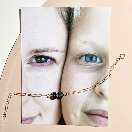 Bracelet personnalisé en or laminé représentant les yeux de deux personnes
